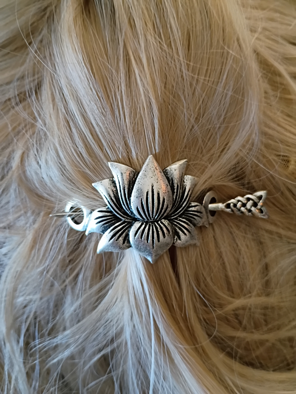 *NWOT* Silver Lotus Hair Pin - Elegant Women’s Hair Accessory